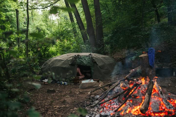 Glamping a sauna v háji (Brno-Bystrc): Potní chýše a oheň s kameny