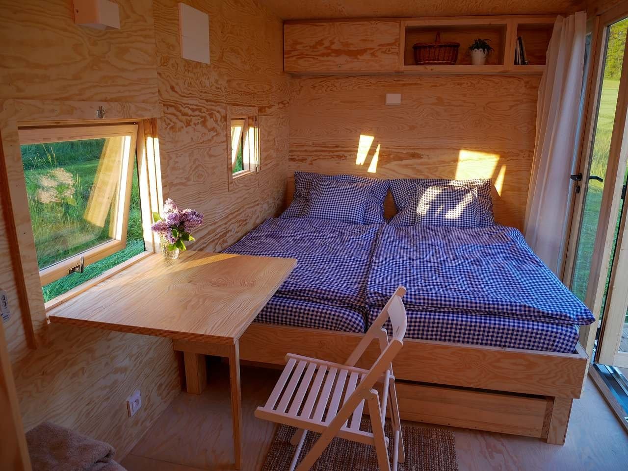 Glamping Pecka: Pohodlná postel