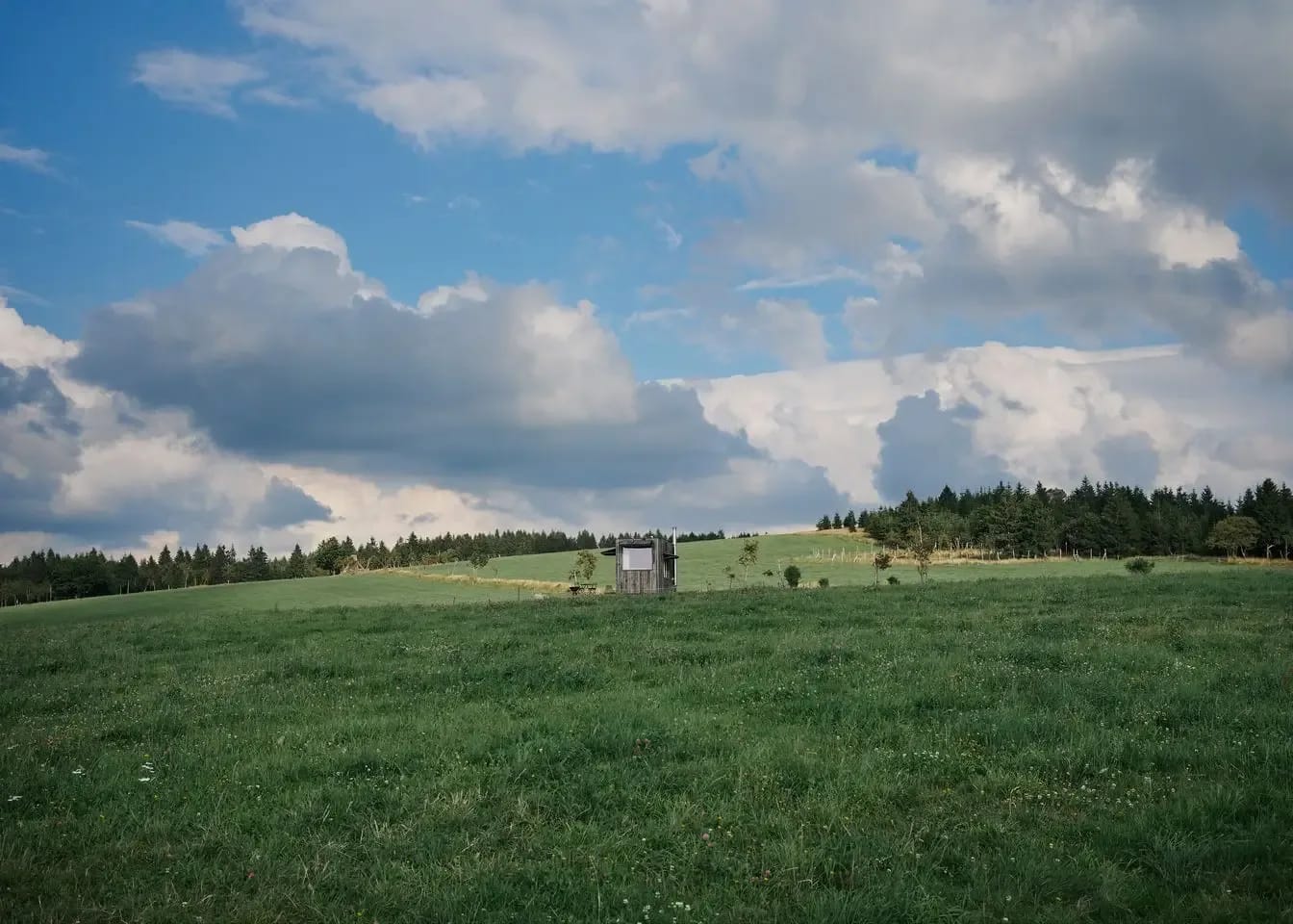 Glamping Na Malém Háji (Krušné hory): Glamping Na Malém Háji – výhled na okolní krajinu Krušných hor