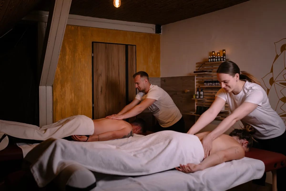 Privátní Mystery wellness (Morávka): Zážitková párová masáž pro páry v privátním wellness Mystery Wellness na Morávce, 20 minut od Frýdku-Místku.