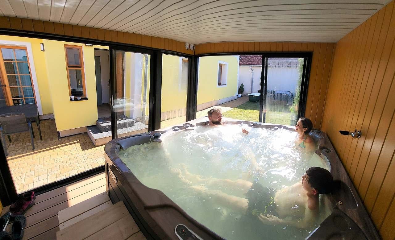Apartmány Škorničkův statek a Tátova chalupa s wellness – fotka